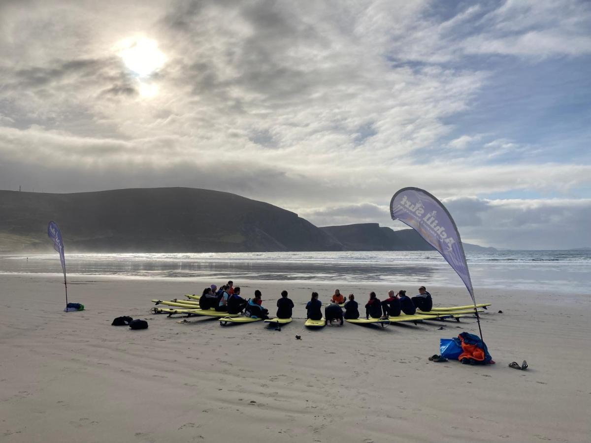 بيت شباب Achill Surf Centre Bellanasally المظهر الخارجي الصورة